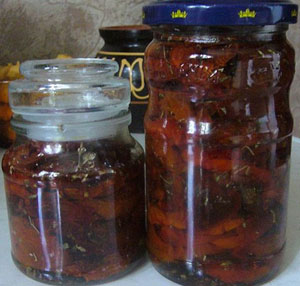 Canned in oil dried tomatoes
